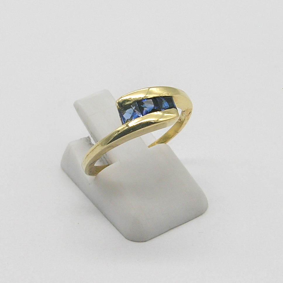 ANILLO ESCALONADO CUBICS ZAFIRO